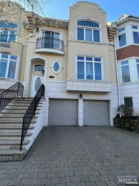 Photo of 108 Winding Way, Old Tappan, NJ 07675 (MLS # 25039096)