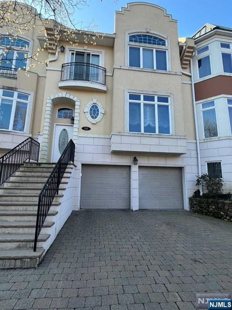 DESIRABLE TOWNHOUSE LOCATED AT WINDING CREEK IN OLD TAPPAN. OFFERS LUXURY FEATURES; EF LEADING TO LIVINGROOM/DININGROOM, FAMILY RM W/FPL AND MEIK W/GRANITE COUNTERTOP W/BREAKFAST AREA SGD TO TERRACE. SECOND FL OFFERS A GRAND MASTER W/TWO WALK-IN CLOSETS AND MASTERBATH, 2 BRS, AND FULL BATH. GROUND FLOOR HAS GUEST ROOM/MULTIPURPOSE ROOM W/SGD TO PATIO, FULL BATH, LARGE STORAGE AND CLOSETS, LAUNDRY RM. WALING DISTANCE TO SCHOOL, SHOPPING AND PARK. COME AND SEE! OWNER RELATED TO LISTING AGENT. NOTE-THE ENTIRE HOUSE IS FRESHLY PAINTED 1YR AGO.