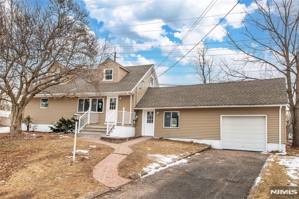 Property for Sale at 77 Huemmer Terrace, Clifton, New Jersey - Bedrooms: 3 
Bathrooms: 3 
Rooms: 7  - $699,000
