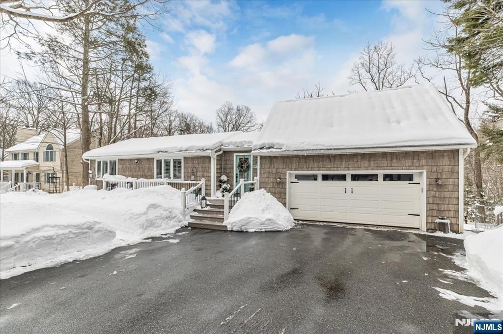 Photo of 87 Fairlawn Dr, West Milford, NJ 07421 (MLS # 26006337)