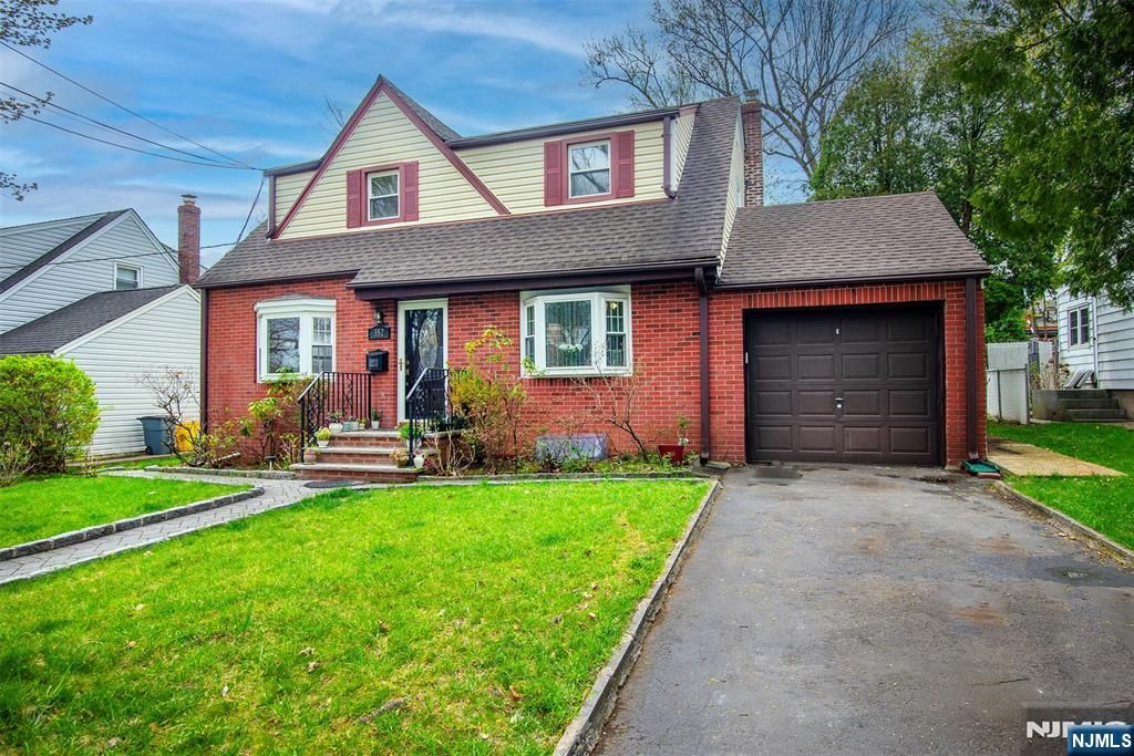 Photo of 352 Billington Road, Teaneck, NJ 07666 (MLS # 26013128)