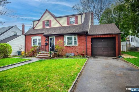 Photo of 352 Billington Road, Teaneck, NJ 07666 (MLS # 26013128)