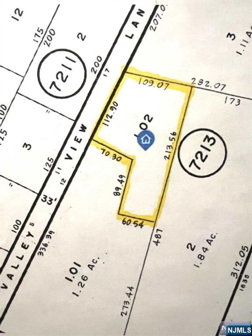 Calling all dream home seekers! This building lot in Pinecliff Lake Community offers unbeatable lake views. House plans available, making your vision a reality! Secure your spot in this coveted community today. Can be sold with 0 Bearfort lakefront lot (MLS #24005322).
