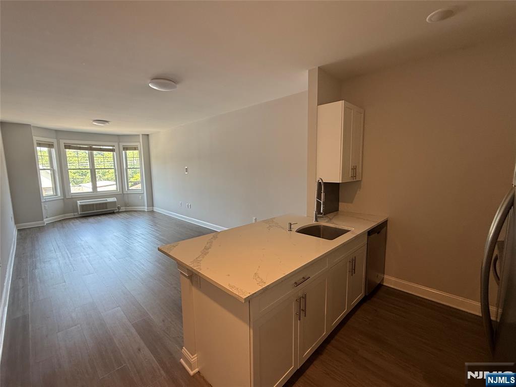 Rental Property at 40 Park 303, Park Ridge, New Jersey - Bedrooms: 2 
Bathrooms: 2 
Rooms: 6  - $3,395 MO.