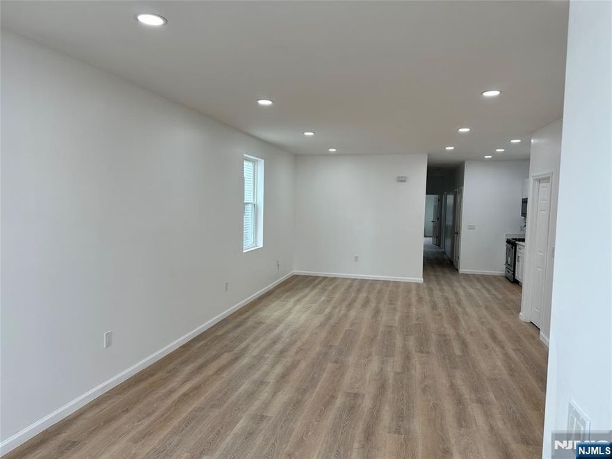 NEW CONSTRUCTION, 3 BED 2 BATH . MASTER BEDROOM WITH MASTER BATH HIS & HER CLOSETS. CENTRAL AIR , WASHER & DRYER HOOK UP. NEW KITCHEN WITH QUARTZ COUNTER TOP. ALL ROOMS ARE BIG, BIG LIVING ROOM/ DINNING ROOM. PROPERTY IS BEAUTIFUL INSIDE AND OUT