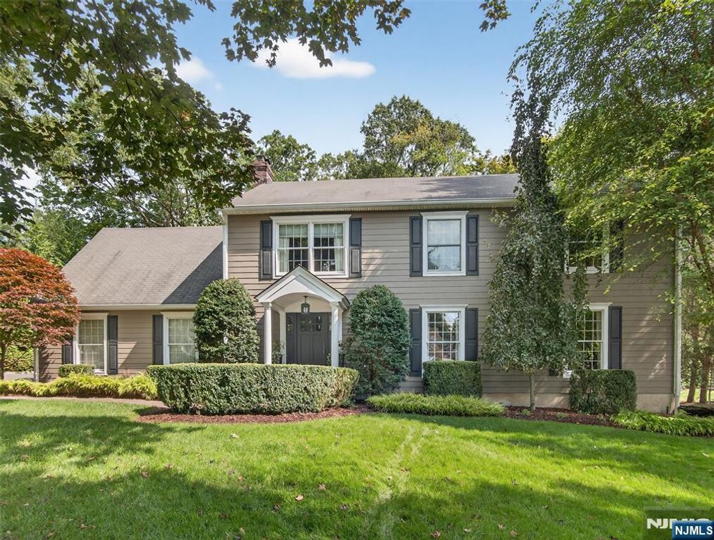 Photo of 347 Smith Place, Wyckoff, NJ 07481 (MLS # 25043444)