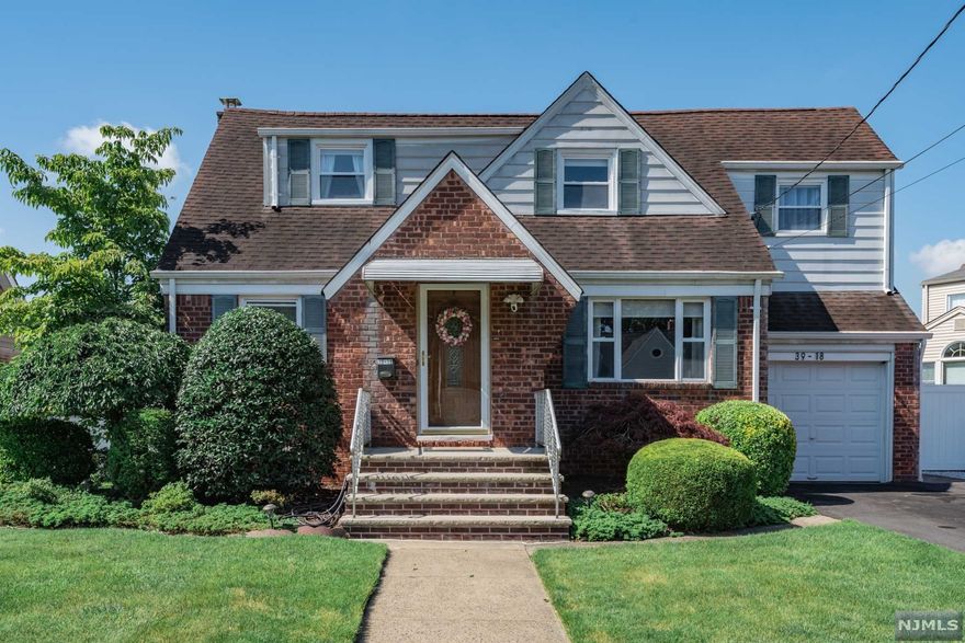 BEAUTIFUL HOUSE ON GREAT LOCATION. ENTRY FOYER WITH COAT CLOSET,LIVING ROOM WITH PICTURE WINDOW,MODERN KITCHEN HAS NICE APPLIANCES AND GRANITE COUNTER TOP OPEN TO LARGE DINING ROOM WITH SLIDING DOORS TO BEAUTIFUL YARD. TWO MORE BEDROOMS AND GORGEOUS BATHROOM COMPLETE THE FIRST FLOOR..GOING UP TO SECOND FLOOR YOU'LL ENJOY THE SITTING AREA FOR OFFICE AND RECREATION, MASTER BEDROOM WITH BUILT IN CLOSETS, TWO MORE BEDROOMS AND ANOTHER BEAUTIFUL BATHROOM.BASEMENT IS FULL FINISHED WITH LAUNDRY AND STORAGE.ENJOY THE BEAUTIFUL PRIVATE FENCED IN BACKYARD WITH PATIO.DO NOT MISS THIS GREAT HOUSE!!!!!