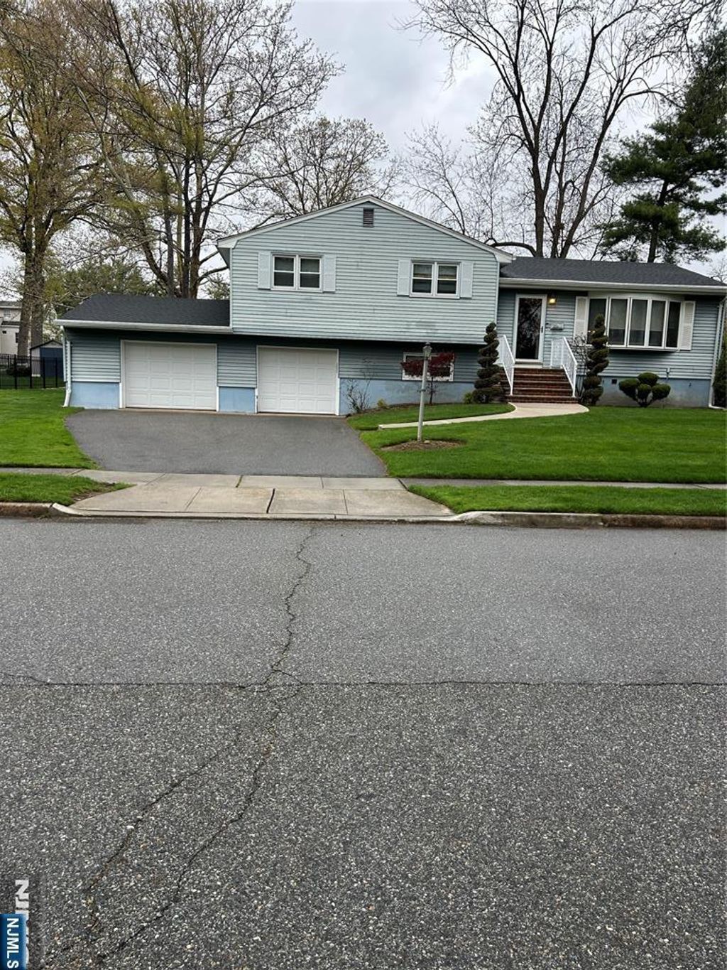 Photo of 35 Robin Road, Wayne, NJ 07470 (MLS # 26014106)