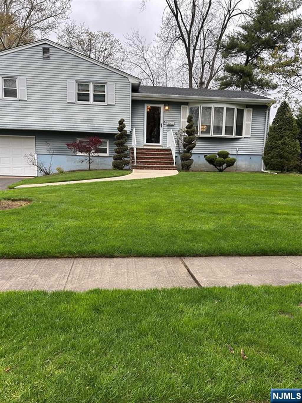 Photo of 35 Robin Road, Wayne, NJ 07470 (MLS # 26014106)