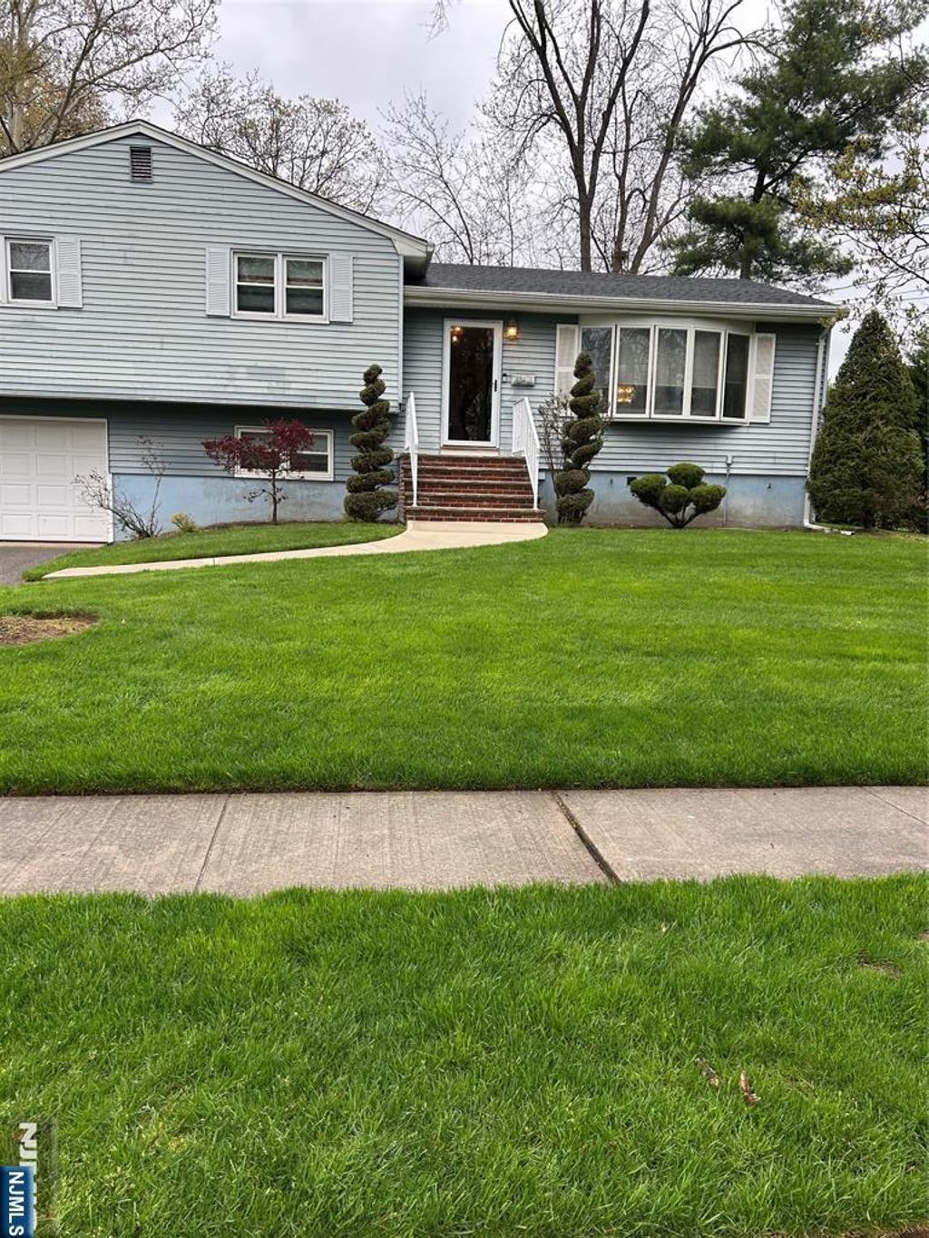 Photo of 35 Robin Road, Wayne, NJ 07470 (MLS # 26014106)