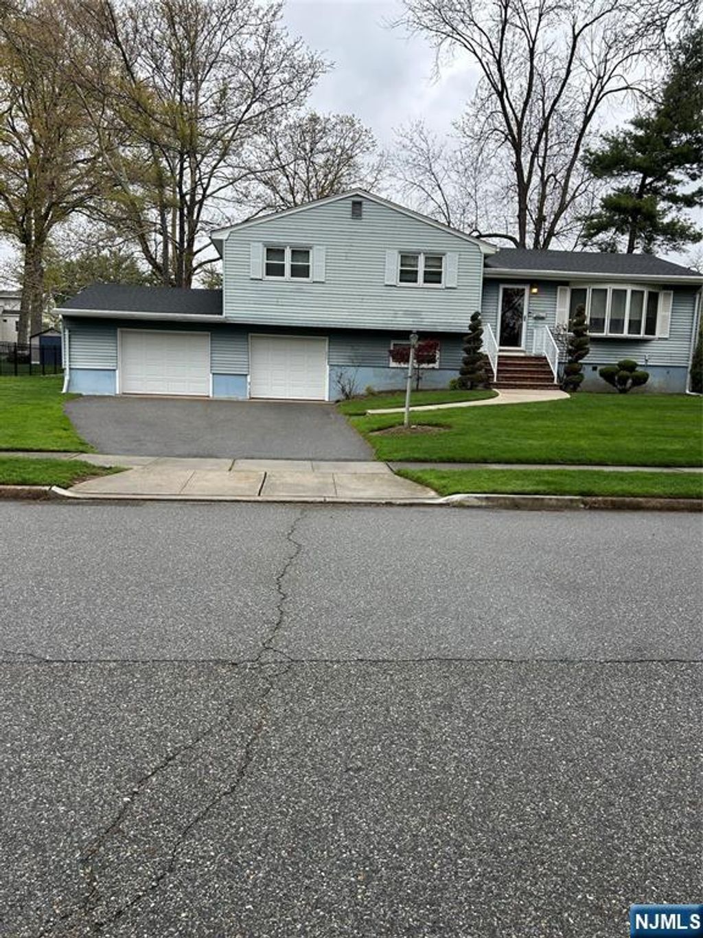 Photo of 35 Robin Road, Wayne, NJ 07470 (MLS # 26014106)