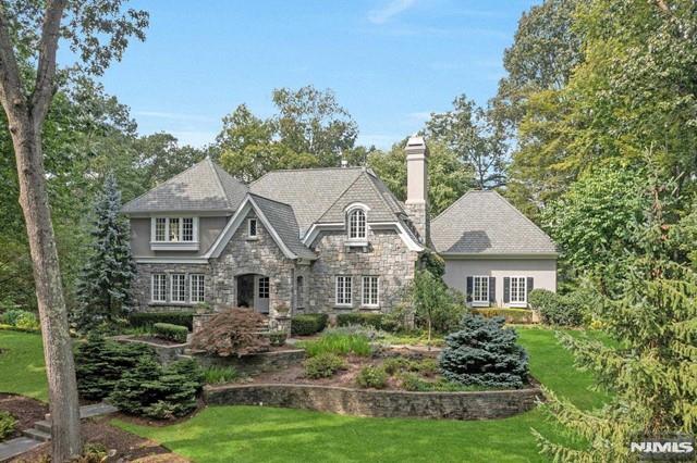 396 Crescent Drive, Franklin Lakes, New Jersey - 4 Bedrooms  
4 Bathrooms  
14 Rooms - 