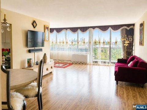 Photo of 770 Anderson Avenue #6R, Cliffside Park, NJ 07010 (MLS # 26017107)