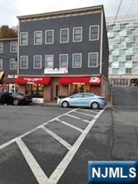 Photo of 272 Old River Rd, Edgewater, NJ 07020 (MLS # 25034590)