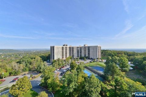 Photo of 2 Claridge Drive #4MW, Verona, NJ 07044 (MLS # 26000291)