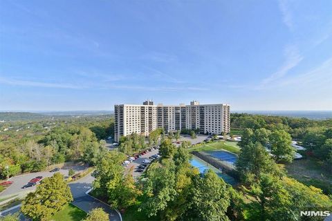 Photo of 2 Claridge Drive #4MW, Verona, NJ 07044 (MLS # 26000291)