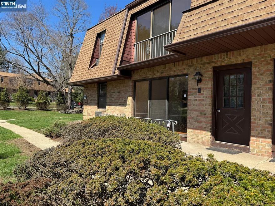 SPACIOUS 1ST FLOOR, 1 BEDROOM APARTMENT LOCATED IN HIGHLY DESIRABLE RIVER VALE. THE LARGE LIVING ROOM FEATURES SLIDING GLASS DOORS THAT LET IN FRESH AIR AND NATURAL LIGHT. ENJOY YOUR MORNING COFFEE ON THE COZY TERRACE. THE SIZABLE BEDROOM BOASTS A WALK IN CLOSET. A LARGE DINING AREA AND MODERN KITCHEN COMPLETE THIS APARTMENT. OUTDOOR POOL, TENNIS AND PARKING ARE INCLUDED. THE COMPLEX IS ONLY A FEW BLOCKS FROM RESTAURANTS, SHOPPING, AND TRANSPORTATION. PETS WILL BE CONSIDERED. LAUNDRY ROOMS ON-SITE.