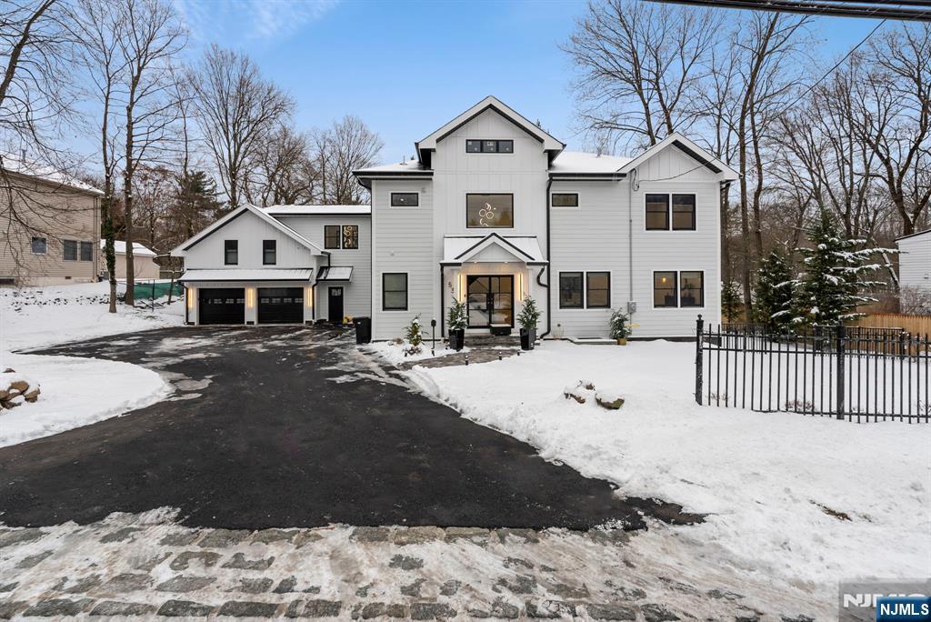 534 Closter Dock Road, Closter, New Jersey - 5 Bedrooms  
5 Bathrooms  
11 Rooms - 