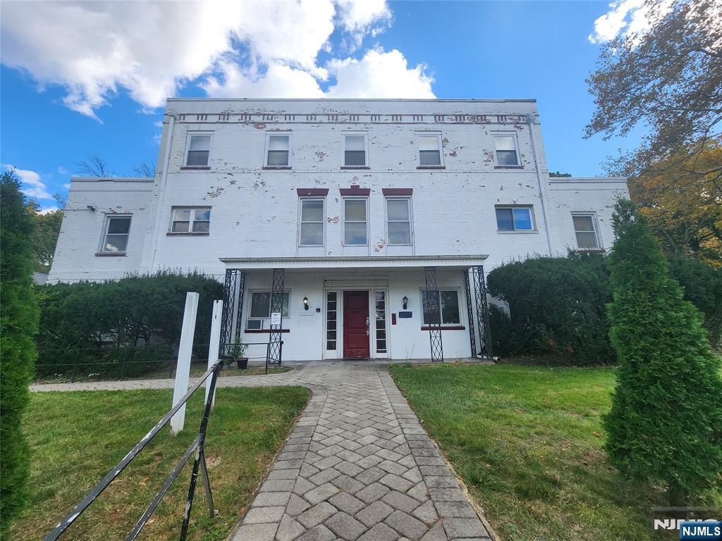 Photo of 155 Kilburn Pl, South Orange Village, NJ 07079 (MLS # 25039996)