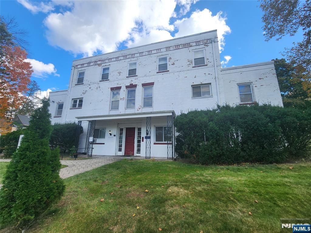 Photo of 155 Kilburn Pl, South Orange Village, NJ 07079 (MLS # 25039996)