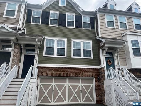 Photo of 702 Cottonwood Ct #702, Cresskill, NJ 07626 (MLS # 25039617)