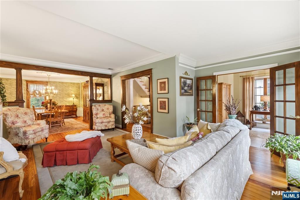 80 Large Avenue