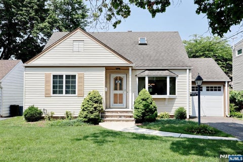 Photo of 743 Palmer Avenue, Maywood, NJ 07607 (MLS # 26023794)