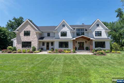 Photo of 776 Comanche Lane, Franklin Lakes, NJ 07417 (MLS # 26027060)