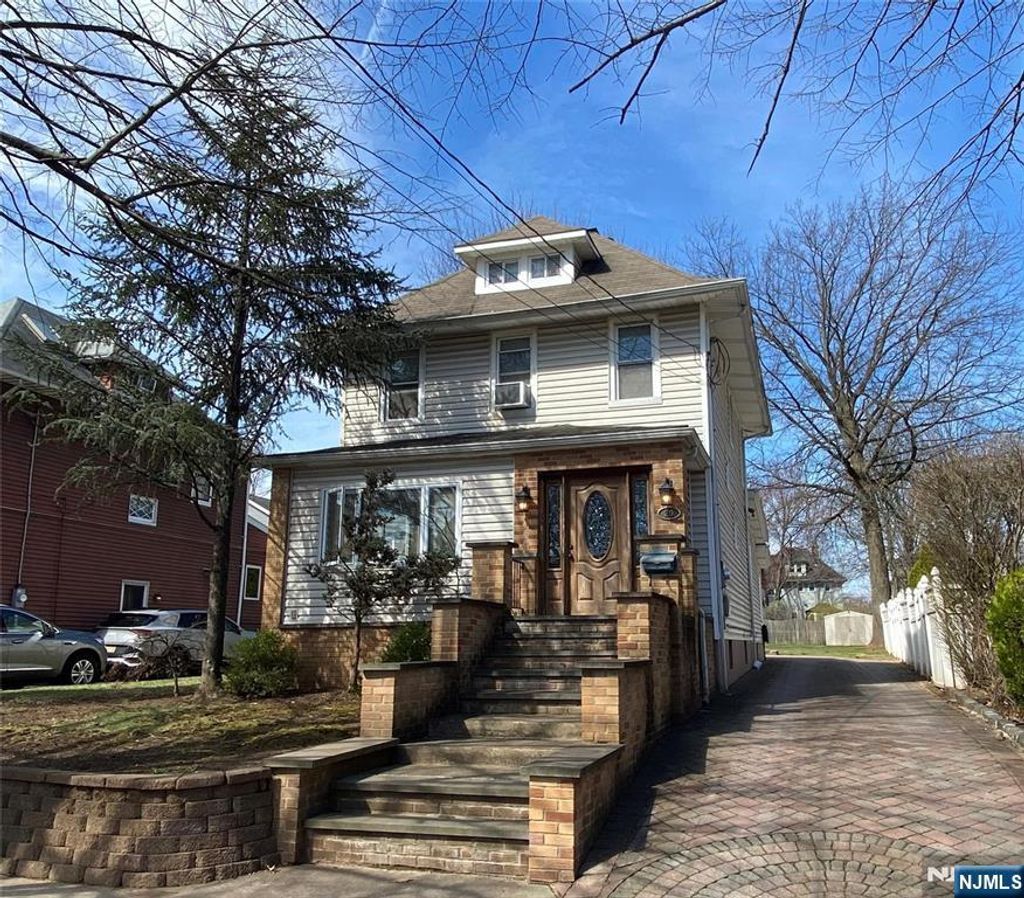 Photo of 20 Hudson Avenue, Ridgefield Park, NJ 07660 (MLS # 25039920)