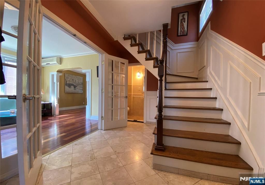 Photo of 20 Hudson Avenue, Ridgefield Park, NJ 07660 (MLS # 25039920)