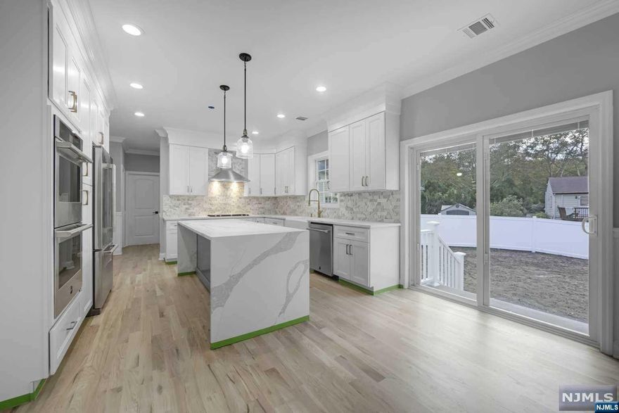 BRAND NEW HOME ON EXISTING FOUNDATION! FIRST FLOOR OFFERS, DOUBLE STORY FOYER, LIVING ROOM, DINING ROOM, 2 CAR GARAGE, GUEST SUITE WITH FULL BATHROOM, BEAUTIFUL OPEN CONCEPT KITCHEN. SECOND FLOOR FEATURES MASTER BEDROOM WITH TWO WALK IN CLOSETS. 3 ADDITIONAL BEDROOMS, 2 FULL BATHS, AND A LAUNDRY ROOM! FULL FINISHED BASEMENT WITH MEDIA ROOM! COME CHECK OUT THIS HOUSE TODAY!!