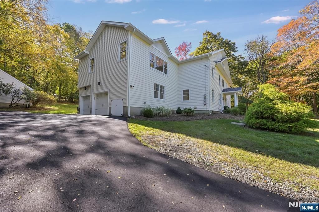 Photo of 174 Upper Saddle River Road, Montvale, NJ 07645 (MLS # 25036412)