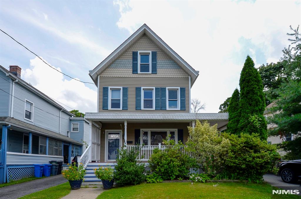 Property for Sale at 7 Clinton Street, Morristown Town, New Jersey - Bedrooms: 4 
Bathrooms: 3 
Rooms: 7  - $795,000
