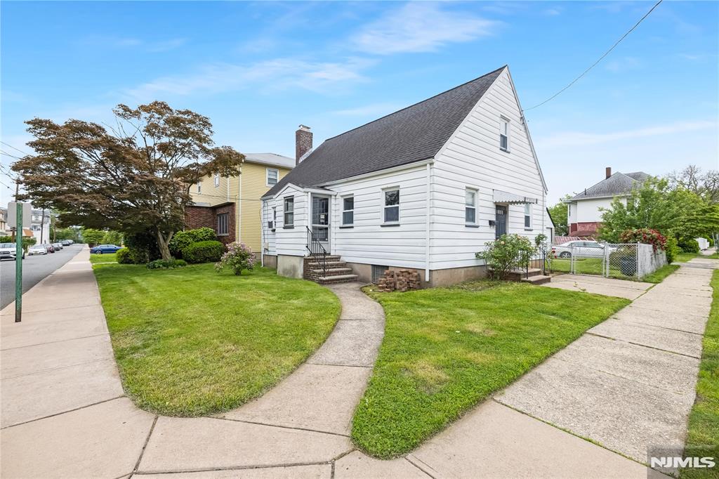 Property for Sale at 41 Hazelton Street, Ridgefield Park, New Jersey - Bedrooms: 3 
Bathrooms: 1 
Rooms: 7  - $450,000