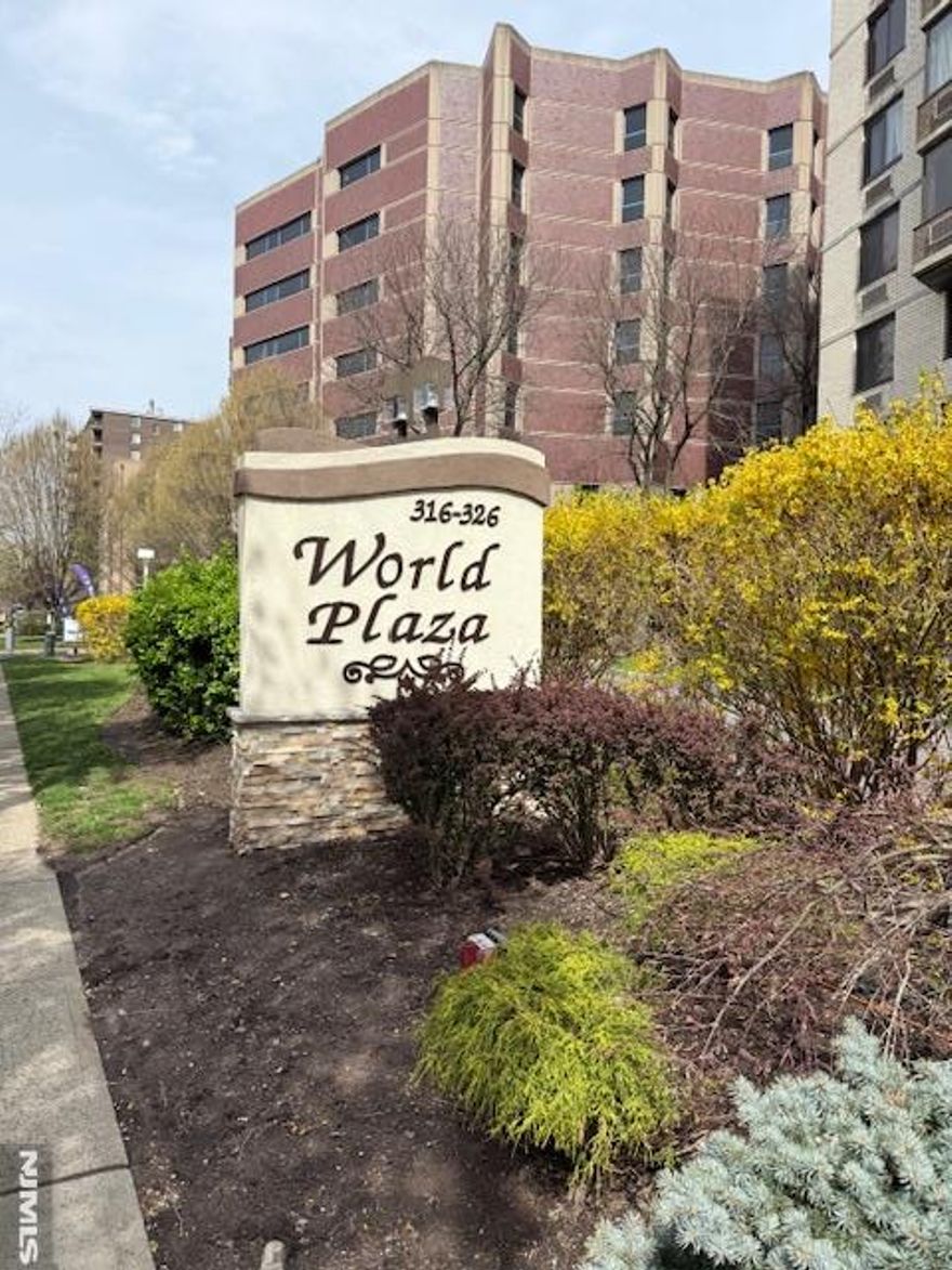 This spacious 2-bedroom, 2-bathroom apartment boasts breathtaking city views, offering a vibrant and dynamic living experience. The open layout seamlessly blends the living and dining areas, creating an inviting space filled with natural light. Both bedrooms are generously sized, with plenty of closet space, and the bathrooms are well-appointed for comfort and convenience.