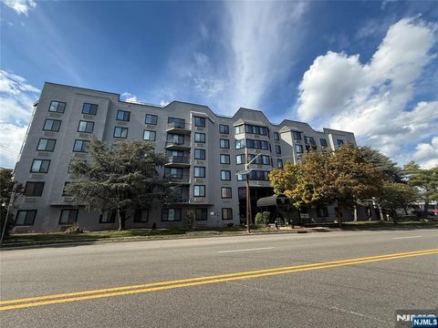 Photo of 115 Polifly Rd #5D, Hackensack, NJ 07601 (MLS # 25038503)