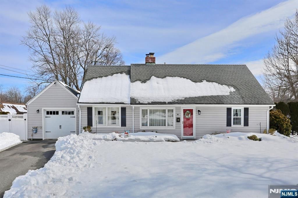 Photo of 46 Knollwood Drive, Paramus, NJ 07652 (MLS # 26003972)