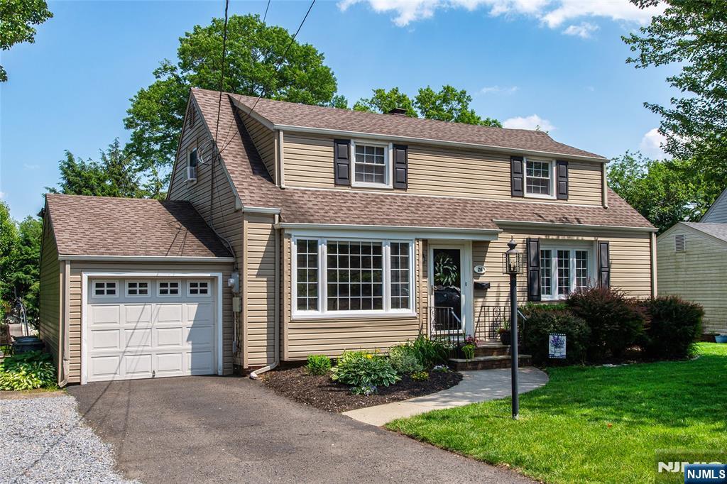 26 Godwin Avenue, Fair Lawn, New Jersey - 4 Bedrooms  
2 Bathrooms  
10 Rooms - 