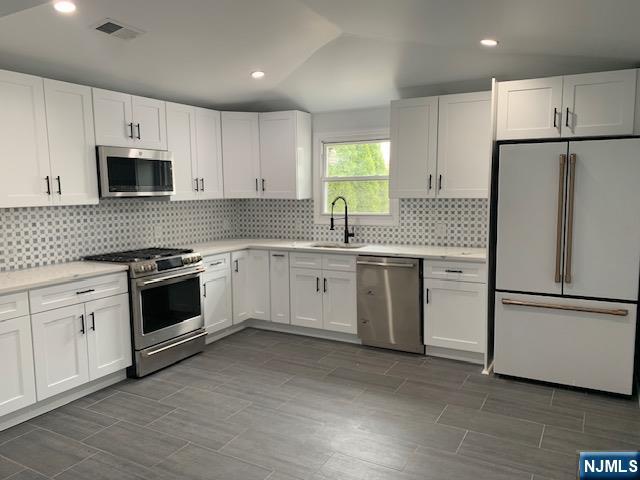 19 Roosevelt Avenue