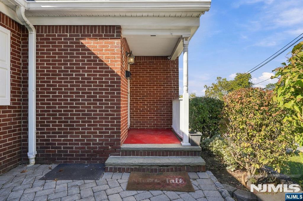 598 Elm Avenue