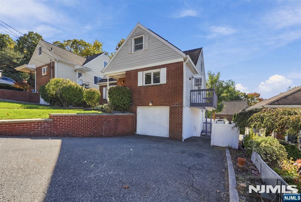 598 Elm Avenue