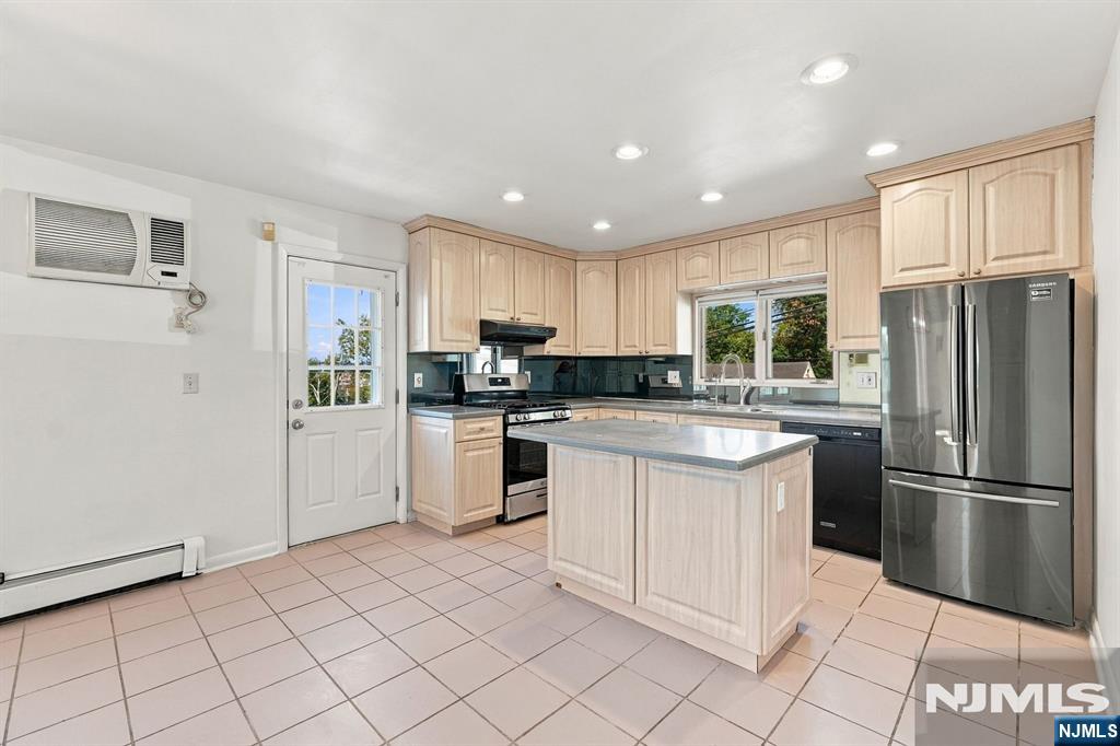 598 Elm Avenue