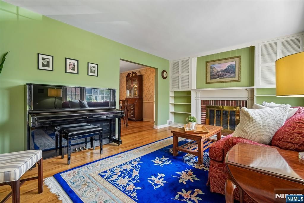 Photo of 321 Kenilworth Road, Ridgewood Village, NJ 07450 (MLS # 26013170)