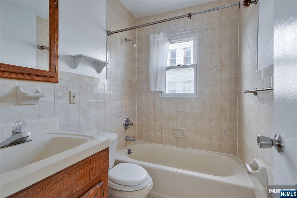 376 Harrison Avenue FLOOR 2