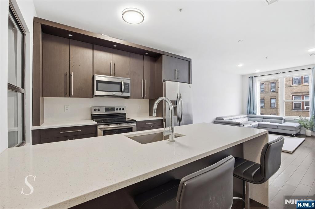 6401 Park Avenue 302