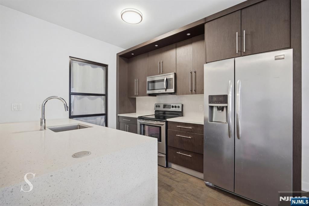 6401 Park Avenue 302