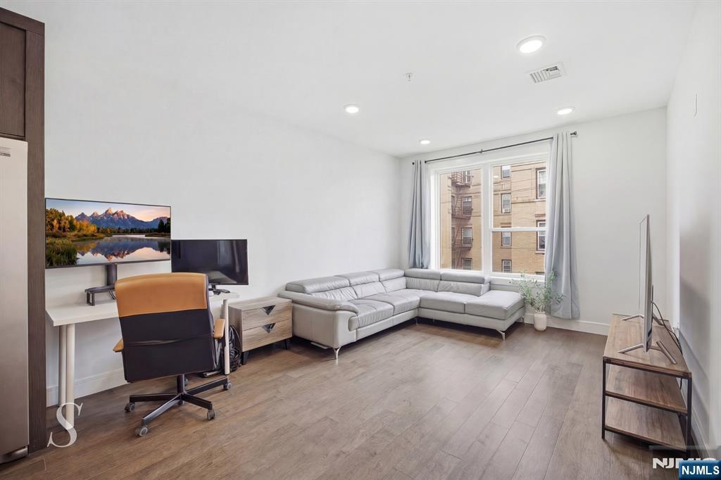 6401 Park Avenue 302
