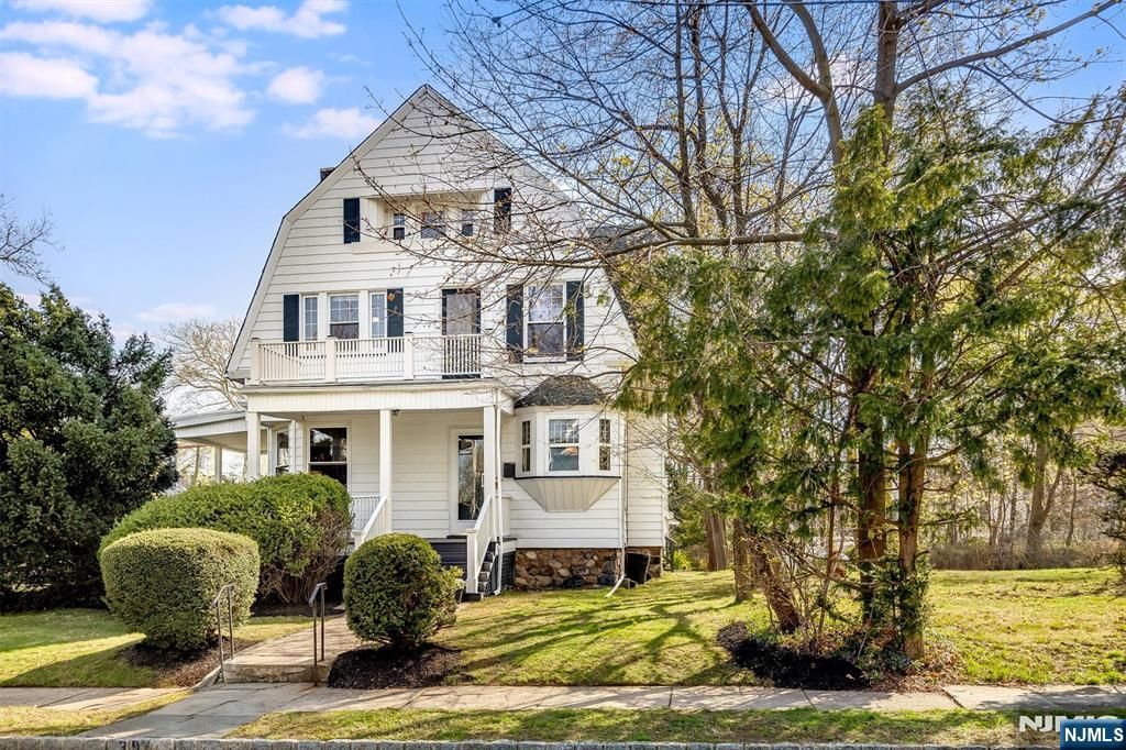 Photo of 39 Draper Terrace, Montclair, NJ 07042 (MLS # 26012664)