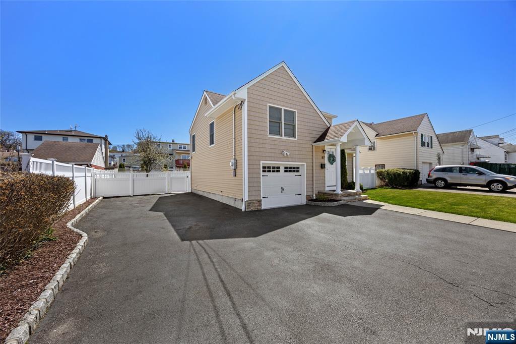 87 Mount Pleasant Avenue