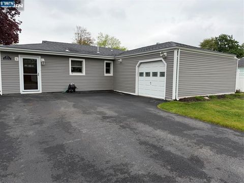 Photo of 21 Daned Road, Emerson, NJ 07630 (MLS # 26014287)